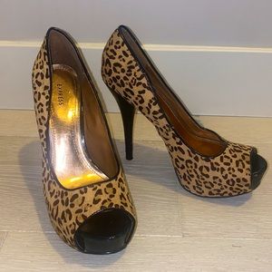 Express Cheetah print w/ black high heel stilleuto, size 7.5